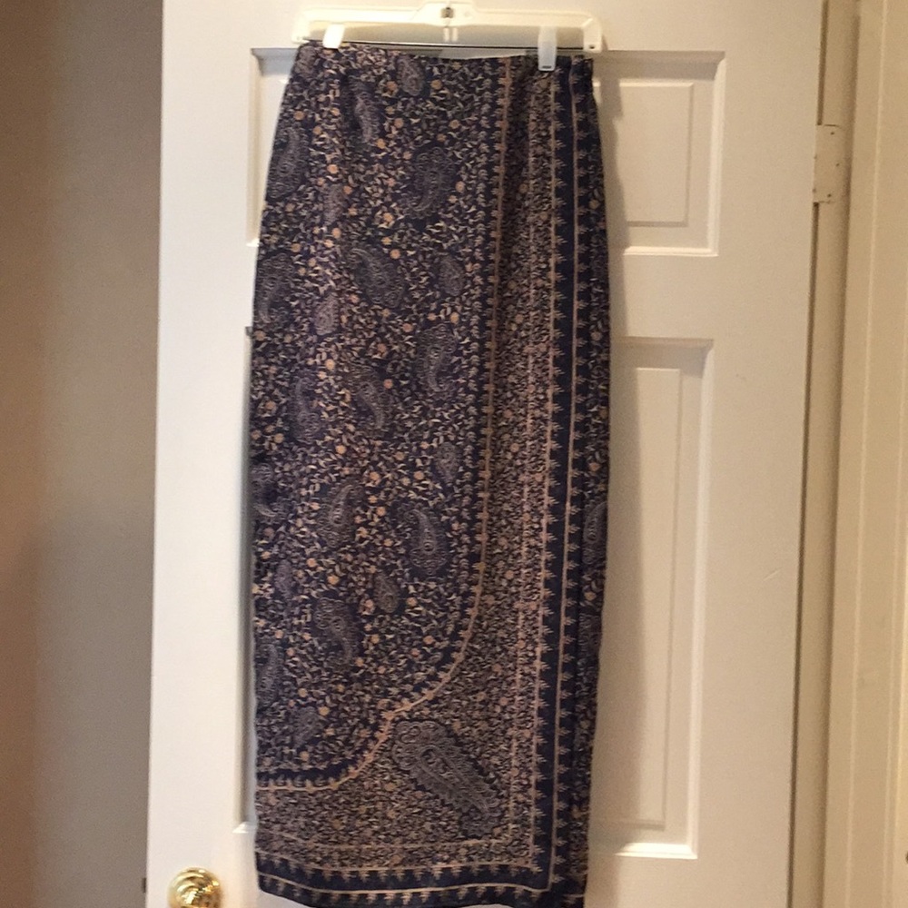 Women’s wrap maxi skirt. Liz Claiborne.